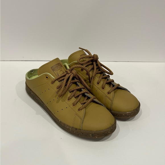 Men’s 7 Adidas Tan Mules - Picture 3 of 5